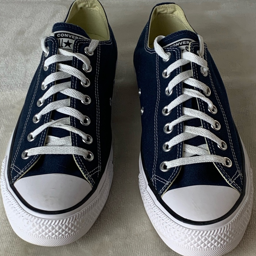 Converse Low Top Sneakers in Navy and White - Classic Canvas